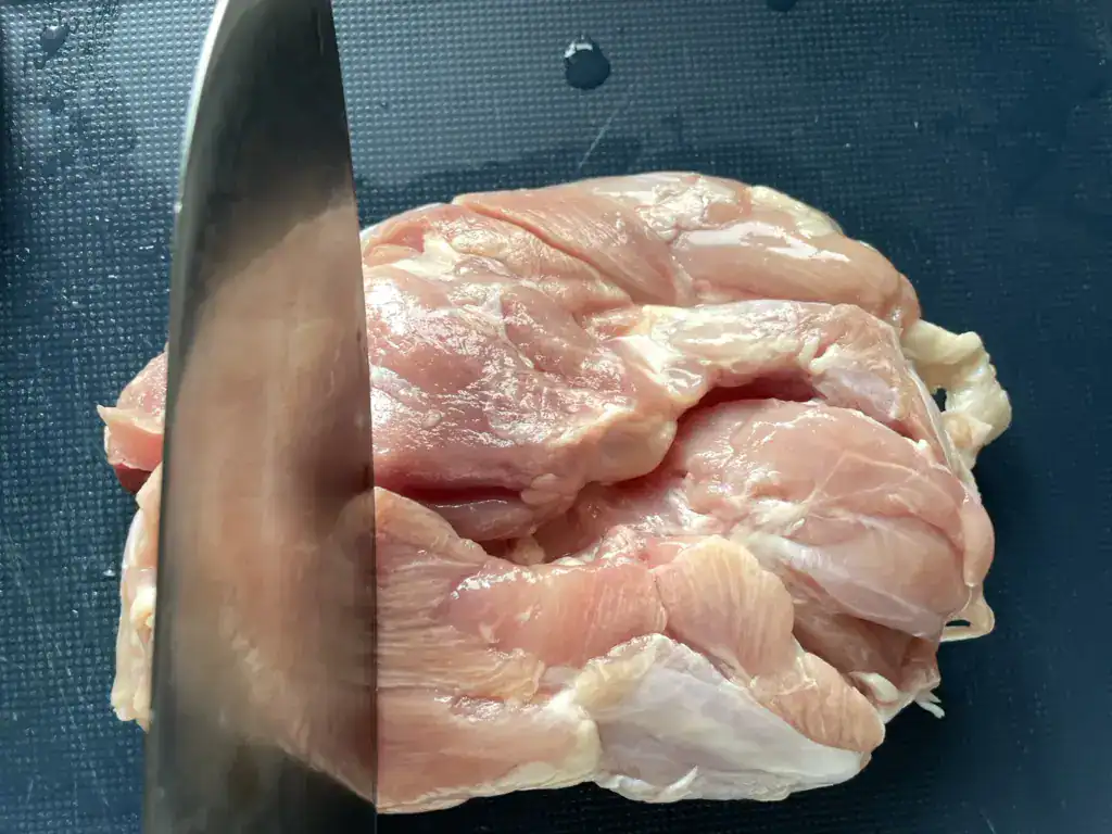 逆紋切就是刀子與肉的紋路呈十字